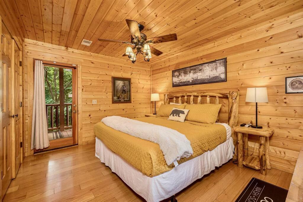 Panorama Mountain View Cabin, Less Than 10 Miles From Gatlinburg And Dollywood, Dog Friendly, 6 Bedrooms Sleeps 17, Fire Pit, Hottub, Washer Dryer, Fully Loaded Kitchen, Gameroom With A Tv, Pool Table, Arcade, Air Hockey, And Foosball Sevierville Extérieur photo