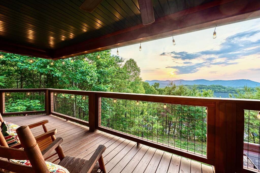 Panorama Mountain View Cabin, Less Than 10 Miles From Gatlinburg And Dollywood, Dog Friendly, 6 Bedrooms Sleeps 17, Fire Pit, Hottub, Washer Dryer, Fully Loaded Kitchen, Gameroom With A Tv, Pool Table, Arcade, Air Hockey, And Foosball Sevierville Extérieur photo
