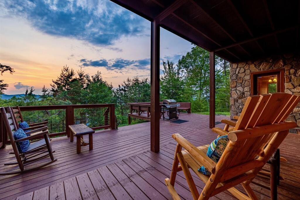 Panorama Mountain View Cabin, Less Than 10 Miles From Gatlinburg And Dollywood, Dog Friendly, 6 Bedrooms Sleeps 17, Fire Pit, Hottub, Washer Dryer, Fully Loaded Kitchen, Gameroom With A Tv, Pool Table, Arcade, Air Hockey, And Foosball Sevierville Extérieur photo