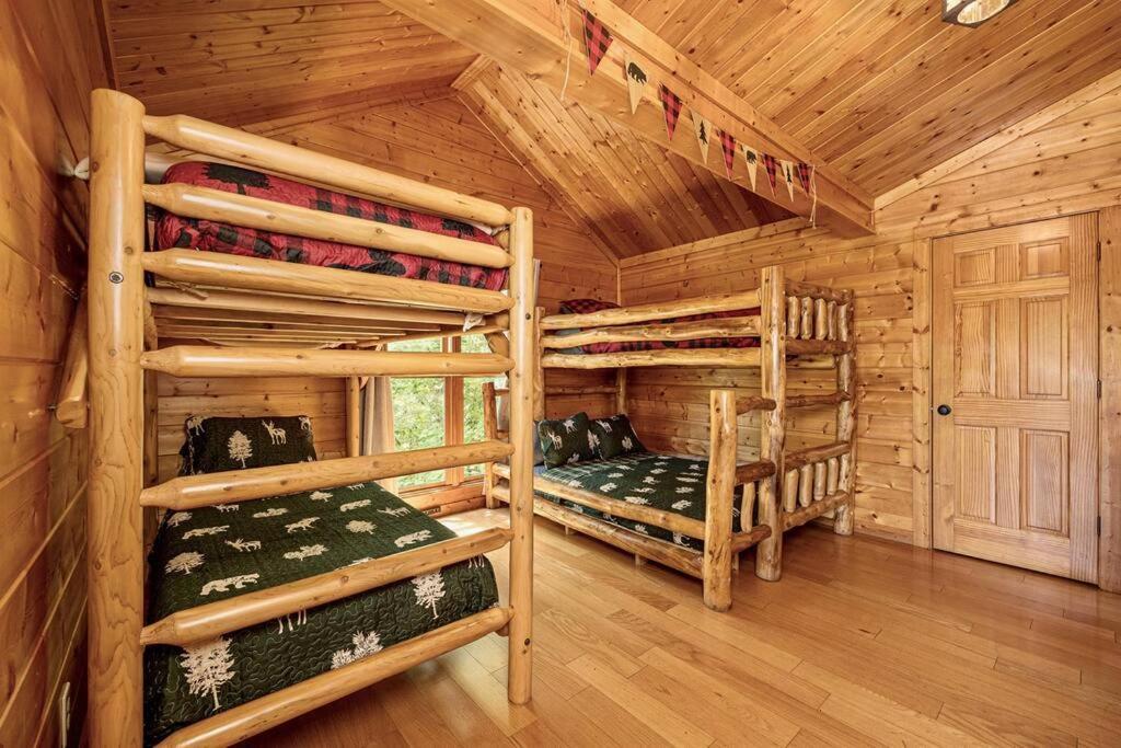 Panorama Mountain View Cabin, Less Than 10 Miles From Gatlinburg And Dollywood, Dog Friendly, 6 Bedrooms Sleeps 17, Fire Pit, Hottub, Washer Dryer, Fully Loaded Kitchen, Gameroom With A Tv, Pool Table, Arcade, Air Hockey, And Foosball Sevierville Extérieur photo