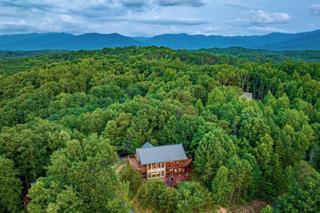 Panorama Mountain View Cabin, Less Than 10 Miles From Gatlinburg And Dollywood, Dog Friendly, 6 Bedrooms Sleeps 17, Fire Pit, Hottub, Washer Dryer, Fully Loaded Kitchen, Gameroom With A Tv, Pool Table, Arcade, Air Hockey, And Foosball Sevierville Extérieur photo
